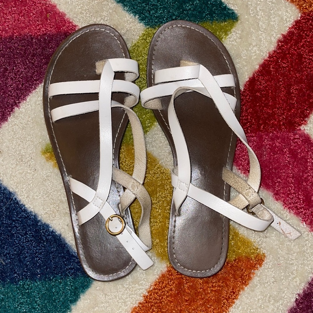Size 9 White Faded Glory Sandals